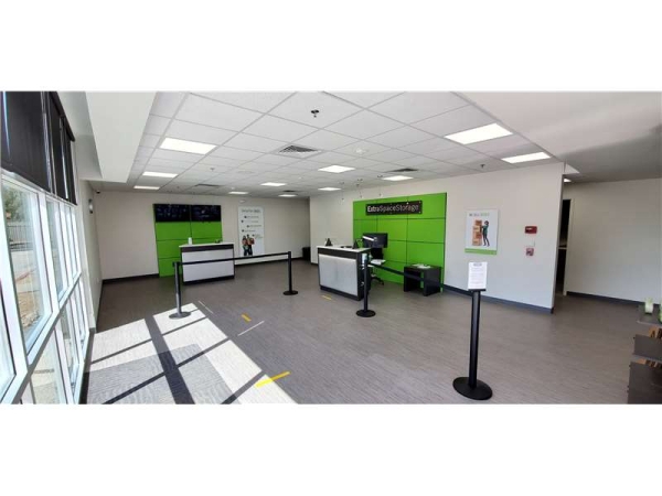 Storage Units at Extra Space Storage - 7463 - Phoenix - Glendale Ave - 2718 West Glendale Avenue