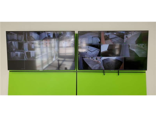 Storage Units at Extra Space Storage - 7463 - Phoenix - Glendale Ave - 2718 West Glendale Avenue