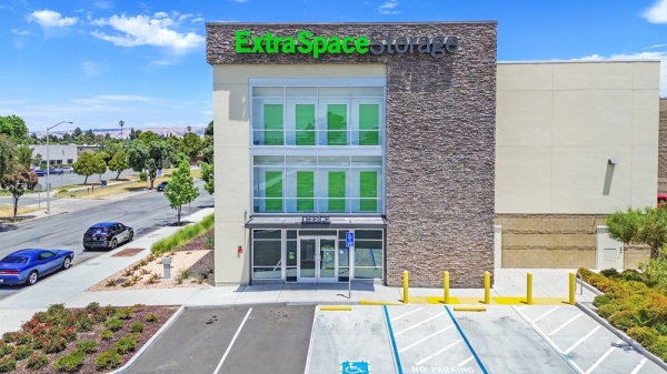 Facility photo: //images.sparefoot.com/medium/23203069943243f267b.jpg