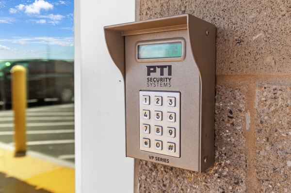 Facility photo: //images.sparefoot.com/medium/23203069943244c1e15.jpg