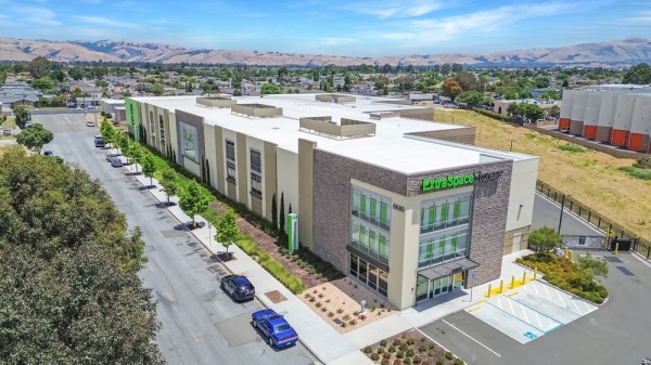 Facility photo: //images.sparefoot.com/medium/232030699432487d825.jpg