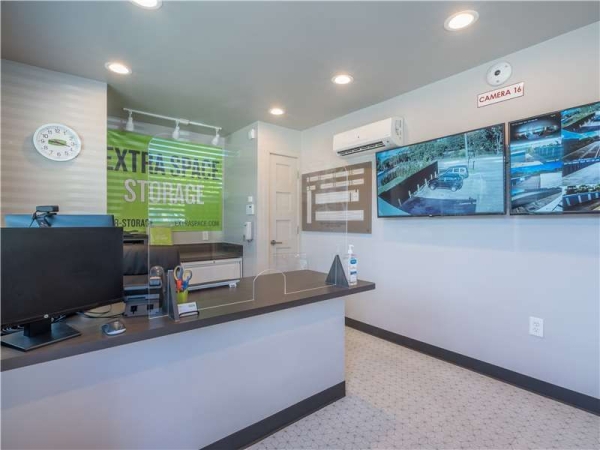 Facility photo: //images.sparefoot.com/medium/232034699431c45d7e0.jpg