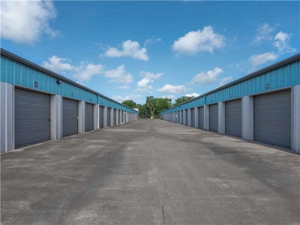 Facility photo: //images.sparefoot.com/medium/232034699431c546ef4.jpg