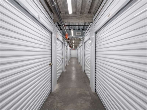 Facility photo: //images.sparefoot.com/medium/23204564e00a0f44e8a.jpg