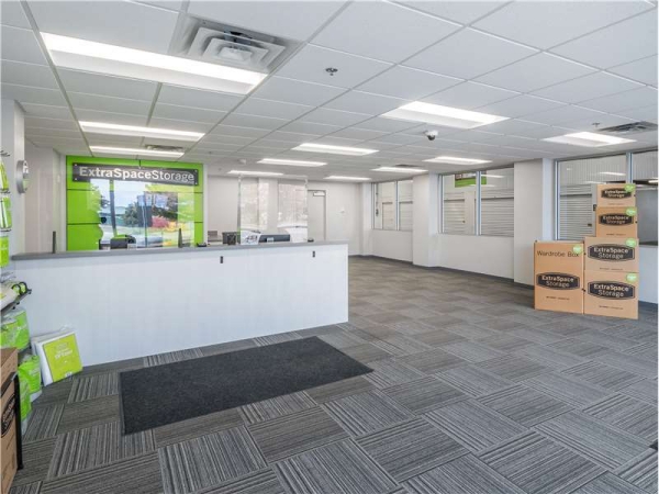 Facility photo: //images.sparefoot.com/medium/23204564e00a10a5ab7.jpg