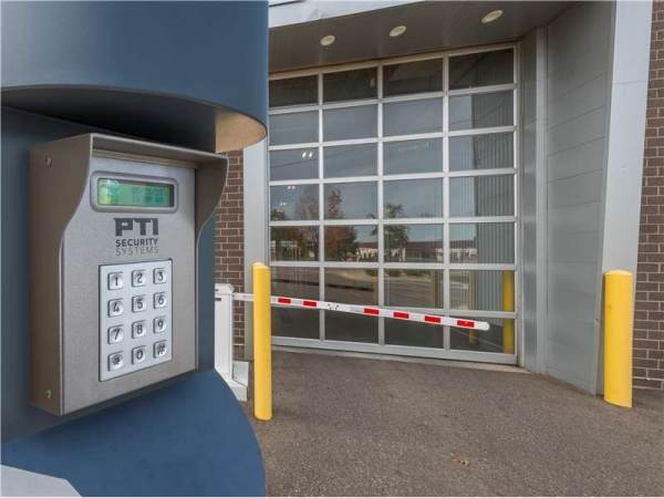 Facility photo: //images.sparefoot.com/medium/23204564e00a133f6fe.jpg