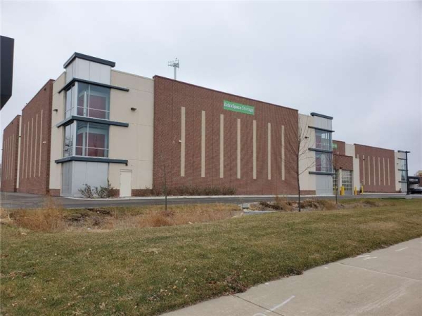 Facility photo: //images.sparefoot.com/medium/23204664e00a1731f0c.jpg