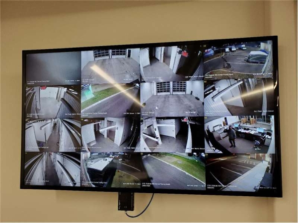 Facility photo: //images.sparefoot.com/medium/23204664e00a1d1b03b.jpg