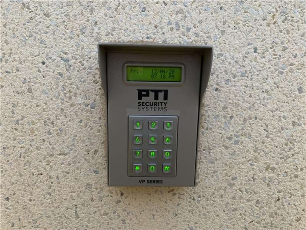 Facility photo: //images.sparefoot.com/medium/23204664e00a1e6fc96.jpg