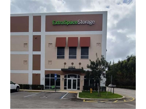 Storage Units at Extra Space Storage - 7575 - Pembroke Pines - 18460 Pines Blvd - 18460 Pines Boulevard