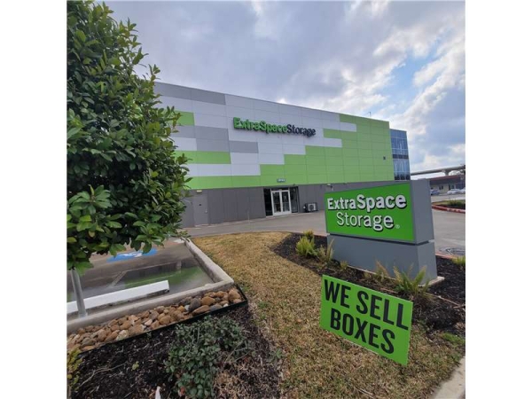 Storage Units at Extra Space Storage - 7604 - Houston - Brittmoore Rd - 1050 Brittmoore Road