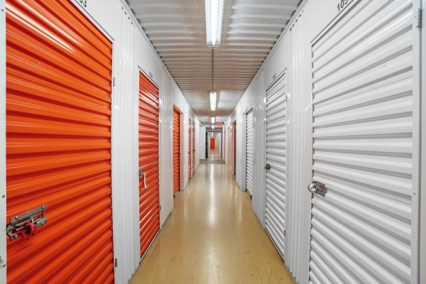 Facility photo: //images.sparefoot.com/medium/2321266994324ff2545.jpg