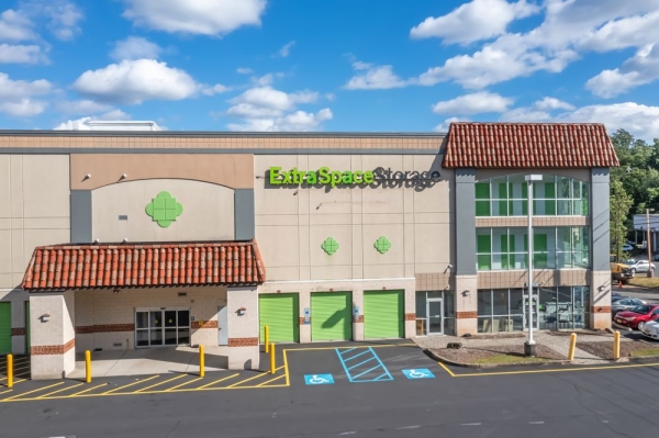 Facility photo: //images.sparefoot.com/medium/23212669943250e9f3a.jpg