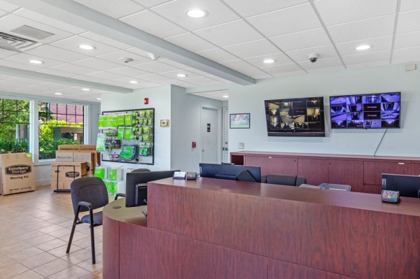 Facility photo: //images.sparefoot.com/medium/23212869943251eee7d.jpg