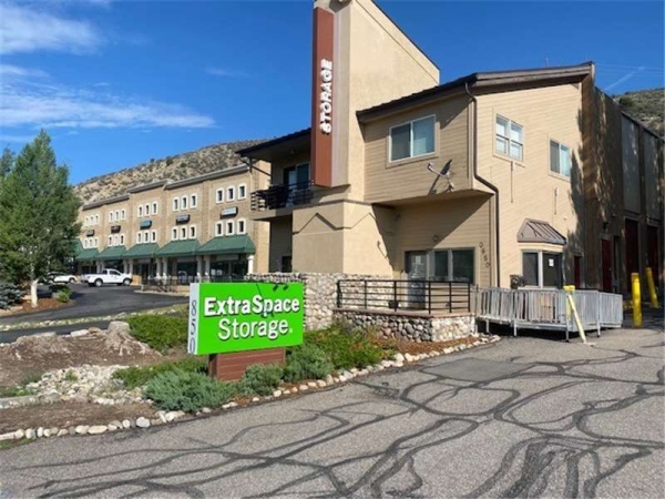 Facility photo: //images.sparefoot.com/medium/232151699432879fb55.jpg