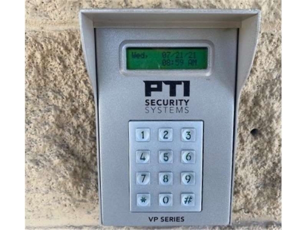 Facility photo: //images.sparefoot.com/medium/232151699432887dd57.jpg