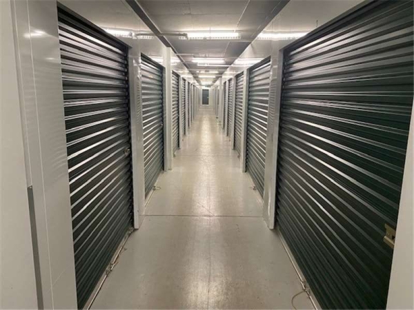 Facility photo: //images.sparefoot.com/medium/2321516994328b513bf.jpg