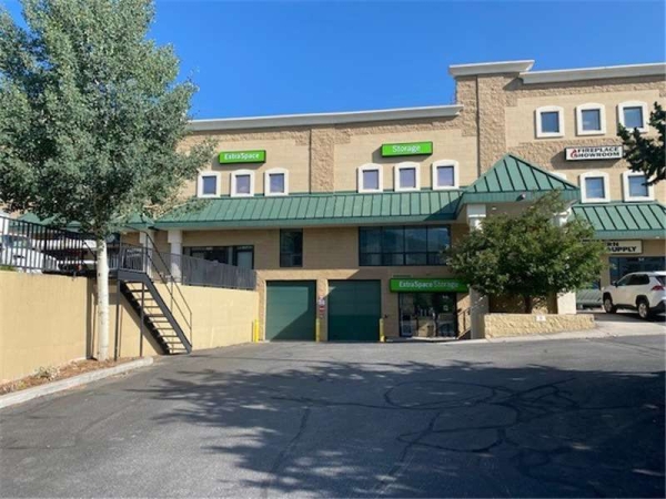 Facility photo: //images.sparefoot.com/medium/2321516994328c0b02d.jpg