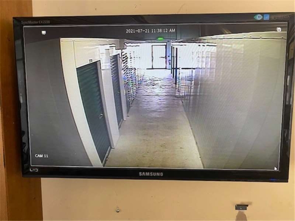 Facility photo: //images.sparefoot.com/medium/2321516994328cf2f5a.jpg