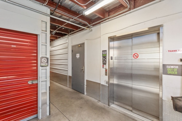 Facility photo: //images.sparefoot.com/medium/2321526994326a71a3d.jpg