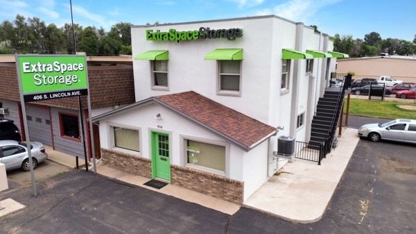 Facility photo: //images.sparefoot.com/medium/23215569943200edf7b.jpg