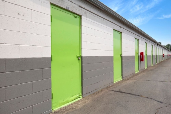 Facility photo: //images.sparefoot.com/medium/232155699432045cd96.jpg