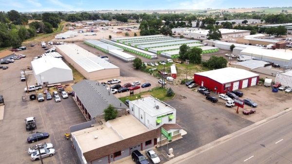 Facility photo: //images.sparefoot.com/medium/23215569943205504e3.jpg