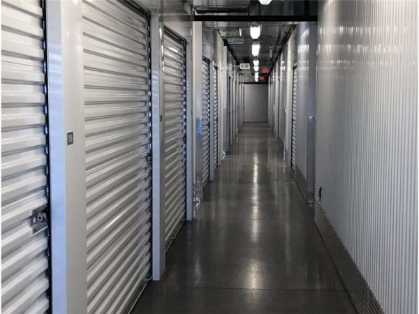 Facility photo: //images.sparefoot.com/medium/23215964e00f27b7858.jpg