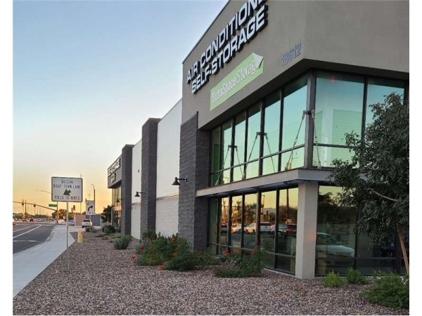 Facility photo: //images.sparefoot.com/medium/23215964e00f2d8b51b.jpg