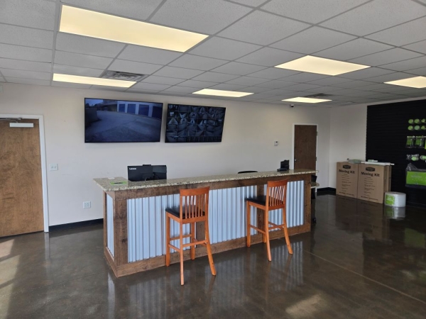 Facility photo: //images.sparefoot.com/medium/2321756a2018c03885a.jpg