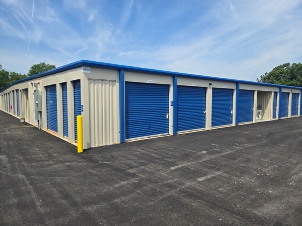Facility photo: //images.sparefoot.com/medium/2321756a2018c1a4d09.jpg