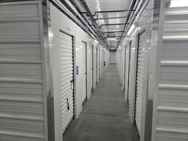 Facility photo: //images.sparefoot.com/medium/2321756a2018c2d7b2b.jpg