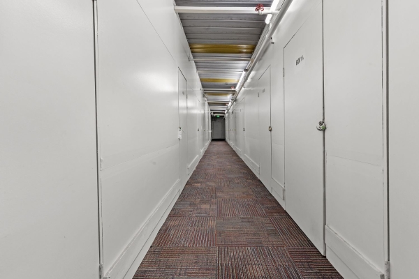 Facility photo: //images.sparefoot.com/medium/2321816994328d46cd9.jpg