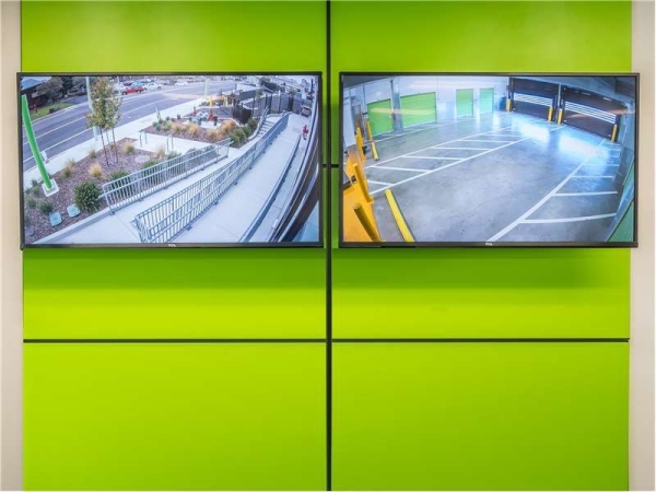 Facility photo: //images.sparefoot.com/medium/232192699431f84f305.jpg