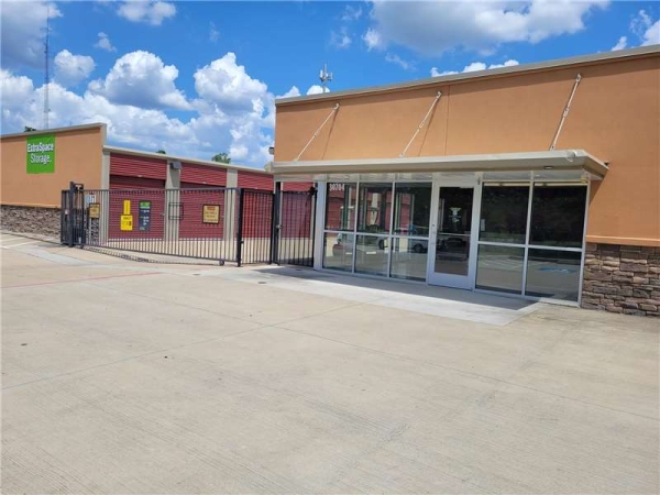 Storage Units at Extra Space Storage - 7777 - Spring - Aldine Westfield Rd - 30690 Aldine Westfield Road