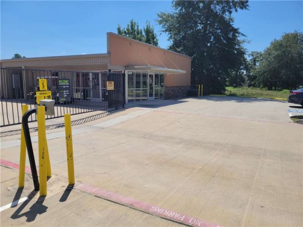 Storage Units at Extra Space Storage - 7777 - Spring - Aldine Westfield Rd - 30690 Aldine Westfield Road