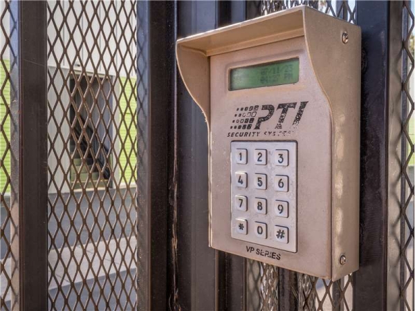 Facility photo: //images.sparefoot.com/medium/2322116994320e6cabb.jpg