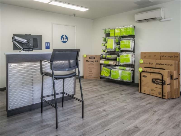 Facility photo: //images.sparefoot.com/medium/2322116994320f4157b.jpg