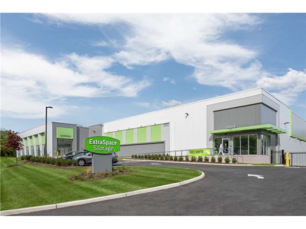 Facility photo: //images.sparefoot.com/medium/23222264e011da9509a.jpg