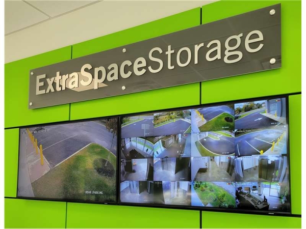 Facility photo: //images.sparefoot.com/medium/23222264e011df8717d.jpg