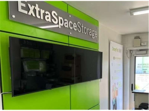 Facility photo: //images.sparefoot.com/medium/2322316994323c10cfd.jpg