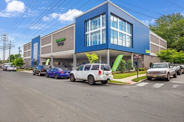 Facility photo: //images.sparefoot.com/medium/232246699432346f283.jpg