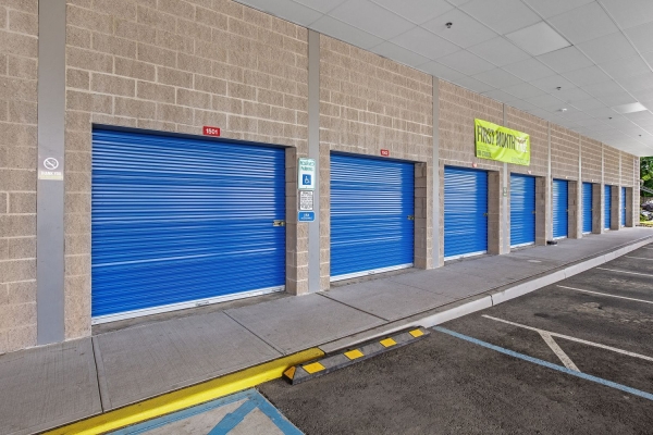 Facility photo: //images.sparefoot.com/medium/232246699432375c048.jpg