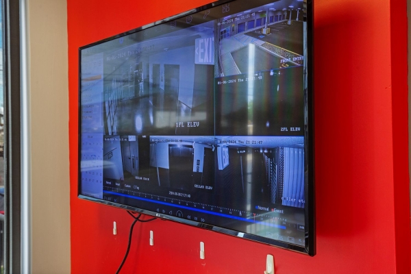 Facility photo: //images.sparefoot.com/medium/2322466994323a33133.jpg