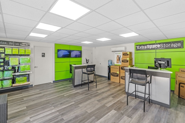 Facility photo: //images.sparefoot.com/medium/2322516994324a583ff.jpg