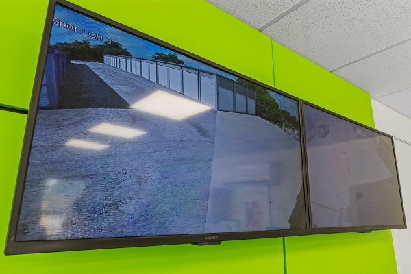 Facility photo: //images.sparefoot.com/medium/2322516994324e52bf7.jpg