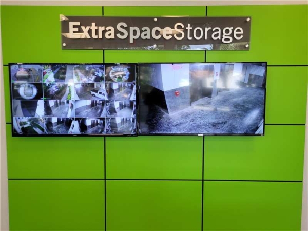 Facility photo: //images.sparefoot.com/medium/23225569027f421912f.jpg