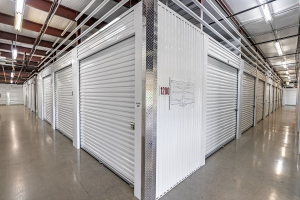 Facility photo: //images.sparefoot.com/medium/232260699431e1e5d45.jpg