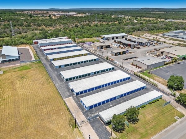 Facility photo: //images.sparefoot.com/medium/2322616994320f65609.jpg