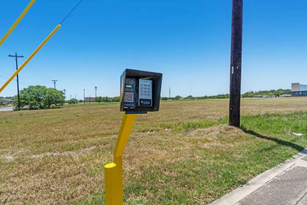 Facility photo: //images.sparefoot.com/medium/232261699432105ab48.jpg